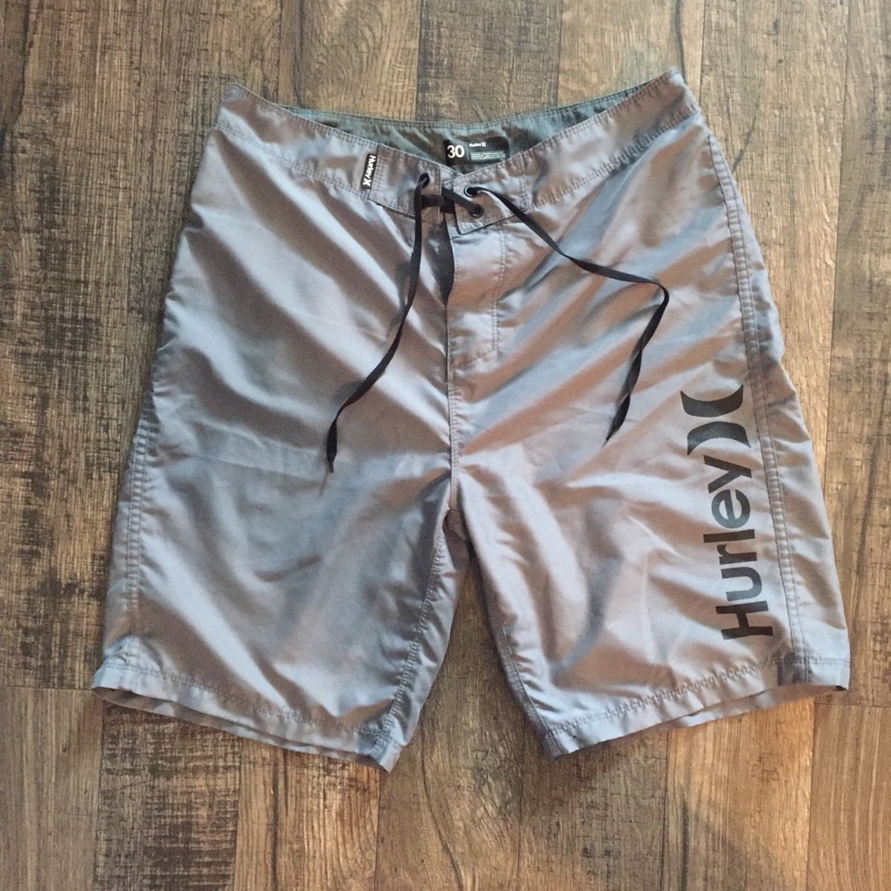 MEN HURLEY BOARD SHORTS SIZE 30